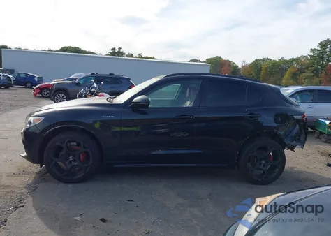 2022 Alfa Romeo Stelvio Veloce Ti Awd из США, поврежденный, VIN ZASPAKBN0N7D25107